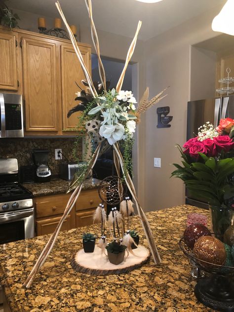 Native American Quinceanera, Native American Table Decor, Native American Centerpieces, Native American Party Decorations, Native American Party Ideas, Native American Wedding Decor, Native American Wedding Ideas, Teepee Centerpiece, Sweet Sixteen Party Themes