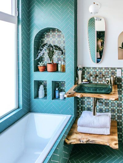 Jungalow Bathroom, Tiny Bath, Annie Hall, White Tub, Fireclay Tile, Shower Shelves, Stylish Bathroom, Green Bathroom, Bathroom Style