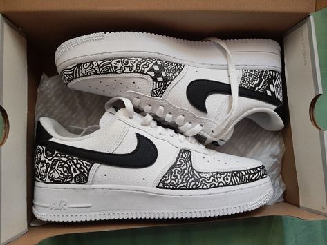 Black and white Nike Air force 1 Insta page @arter.ya Air Force 1 Drawing, Shoes Air Force, White Nike Air Force 1, Custom Sneakers Diy, Nike Shoes Air, Painted Nikes, Shoe Makeover, Nike Air Force 1 Custom, Custom Af1