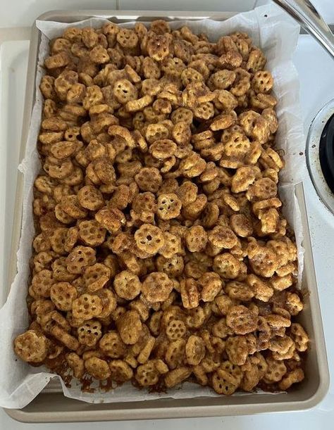 Honeycomb Cereal, Churro Bites, Vegetable Benefits, Cereal Snacks, Nutritional Snacks, Snack Mix Recipes, Orange Recipes, Snack Mix, Candy Recipes