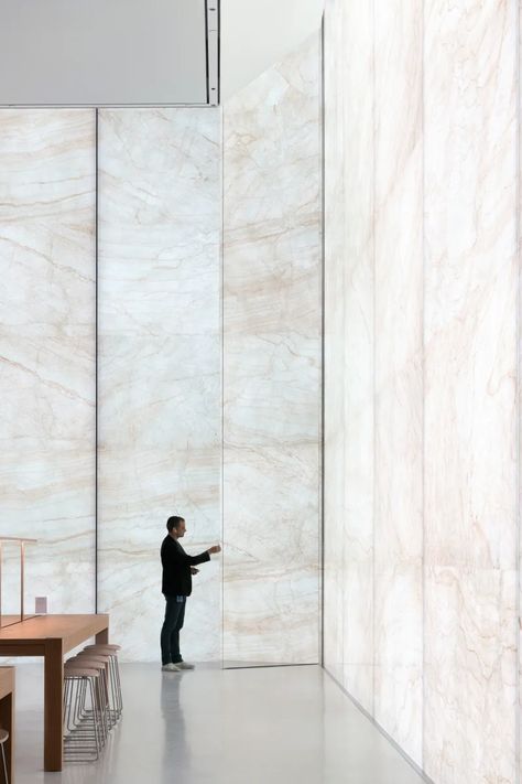 Foster + Partners, Nigel Young · Apple Cotai Central · Divisare Apple Store Interior, Apple Store Design, Magic Light, Stone Interior, Wall Interior, Foster Partners, Stone Panels, Lobby Design, Apple Design