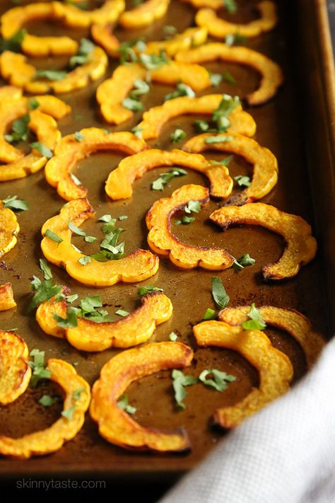 Roasted delicata squash with turmeric Delicate Squash, Roasted Delicata Squash, Autumn Side Dishes, Delicata Squash, Fall Foods, Vegetable Side, Monterey Jack, Acorn Squash, Skinny Taste Recipes