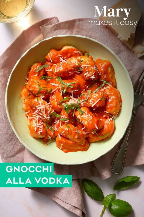 Soft pillows of potato gnocchi coated in a rich tomato vodka sauce! Can you think of anything better? This Gnocchi alla Vodka is so easy and a family favourite. Serve this Italian pasta dish as comfort food, date night dinner or a crowd-pleasing side. #Gnocchi #Gnocchirecipes #Italianrecipes #easymeals #MaryMakesItEasy Food Date Night, Tomato Vodka Sauce, Food Date, Vodka Sauce Pasta, Making Gnocchi, Date Night Dinner, Alla Vodka, Homemade Gnocchi, Potato Gnocchi