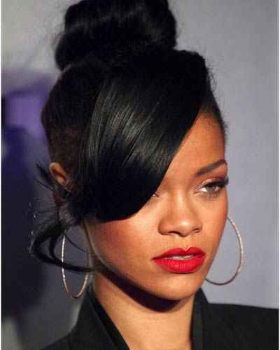 high ponytail knot | Best Rihanna Hairstyles - Our Top 10 | StyleCraze Women Haircuts, High Bun Hairstyles, Rihanna Hairstyles, American Hairstyles, Easy Hairstyles For Medium Hair, Ombré Hair, Fringe Hairstyles, Short Hair Styles Easy, Women Hairstyles