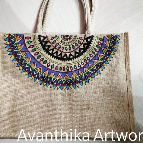 Fabric Paint Designs On Bag, Jute Bag Decorating Ideas, Jute Bags Design Handmade Painting, Embroidery On Jute Bags, Painted Jute Bags, Painting On Jute Bags, Jute Bags Design Handmade, Canvas Bags Ideas, Jute Bag Painting Ideas