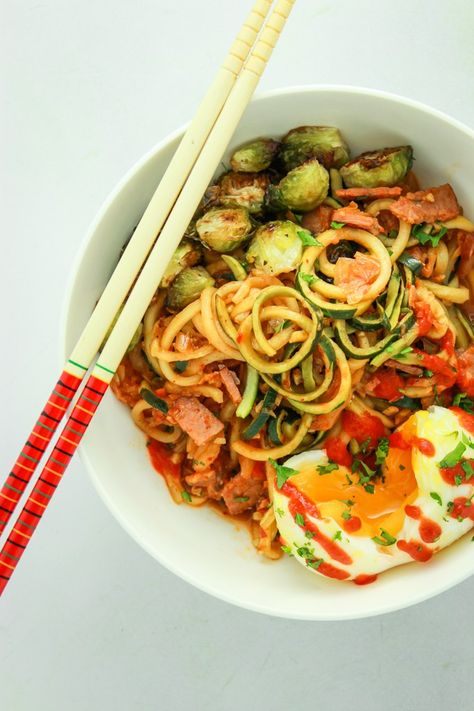 Kimchi Zucchini Noodles – New dinner obsession. Sweet, spicy, tangy mouth party. Super filling, but HEALTHY! Kimchi Zucchini, Zucchini Noodle Recipe, Wagamama Recipe, Kimchi Recipes, Kimchi Soup, Korean Food Recipes, Bacon Zucchini, New Dinner, Zucchini Noodle