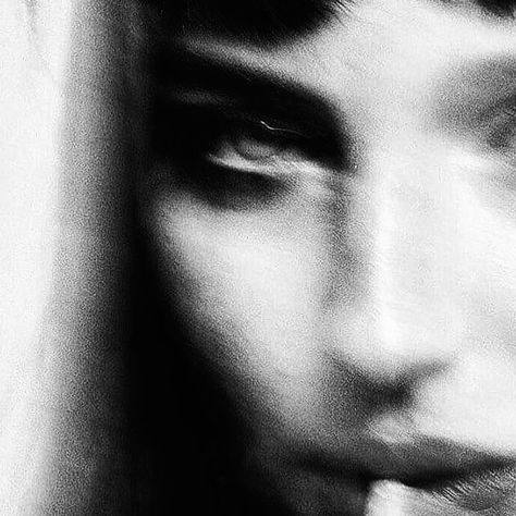 Alice Pagani Black And White, Life Is A Movie, Alice Pagani, Pansy Parkinson, Dark Feminine Aesthetic, Black And White Aesthetic, Dark Photography, Feminine Aesthetic, Black N White