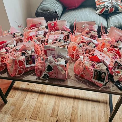 JELLY BAGS AT THE READY 💍🫶🏼💗 We love how @hollysc1992 jelly bags were styled! 👏🏼 FYI? They’re the ULTIMATE hen party gift bag this 2024! And, with seven sumptuous colours to choose from, the only issue you’ll face is which shade to order them in! 📸: @hollysc1992 Hen Party Gift Bags, Hen Do Party Bags, Jelly Bags, Hen Party Bags, Hen Party Gifts, Civil Wedding Dresses, Jelly Bag, Party Gift Bags, Civil Wedding