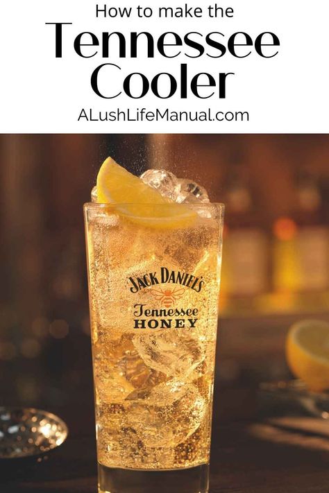 The perfect Fall cocktail recipe, apple and ginger turn Jack Daniel's Tennessee Honey into a refreshing and warming sipper! Jack Daniels Fall Cocktails, Jack Daniel Honey Cocktail, Jack Honey Drinks, Drinks With Jack Daniels Honey, Drinks With Honey Whiskey, Tennessee Honey Cocktails, Cocktails With Jack Daniels Honey, Jack Daniels Tennessee Honey Recipes, Jack Daniels Honey Drinks Recipes