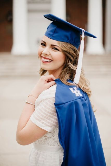 Kentucky Painting, Kentucky Cake, Campus Photoshoot, Cake University, University Of Kentucky Campus, University Of Kentucky Dorm, Graduate Photos, University Of Kentucky Football, Rainy Day Dress Outfit