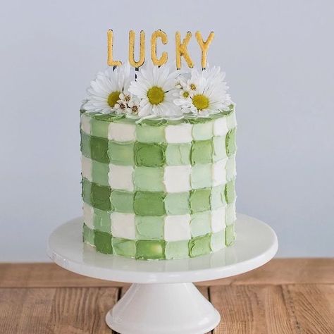 Rainbow Swirl Cake, Checkered Cake, Easter Cake Easy, St Patricks Day Cakes, Swirl Cake, Beautiful Cake Designs, Cake Decorating Designs, Pretty Birthday Cakes, Cute Birthday Cakes