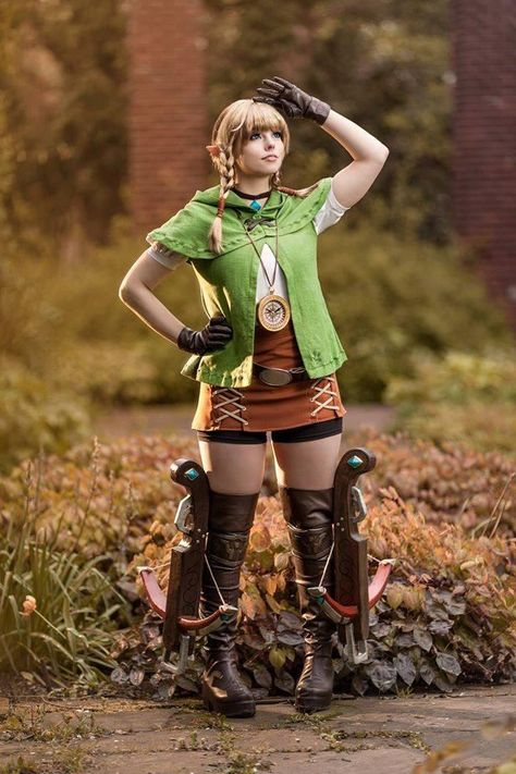 Linkle Cosplayer Legend Of Zelda Characters, Geek Women, Link Cosplay, Legend Of Zelda Costume, Zelda Cosplay, Cosplay Photography, Hyrule Warriors, Geek Games, Nintendo Characters