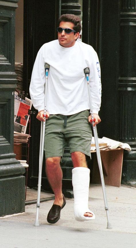 jfk jr rollerblading - Google Search Jfk Junior, 80s Summer Outfits, Build A Boyfriend, Gianni Agnelli, Jfk And Jackie, Random Celebrities, John Junior, Carolyn Bessette, Mens Fashion Vintage