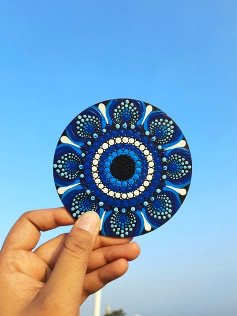 Dot Painting Evil Eye, Circle Dot Mandala, Round Canvas Mandala Painting, Canvas Painting Evil Eye, Evil Eye Art Aesthetic, Evil Eye Dot Art, Evil Eye Rangoli, Evil Eye Dot Mandala Art, Evil Eye Dot Mandala