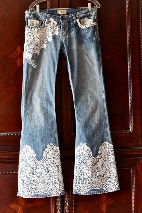 Jeans With Lace, Reworked Denim, Mode Shoes, Diy Jeans, Boho Jeans, Denim Projects, Repurposed Clothing, Diy Vetement, Denim Ideas