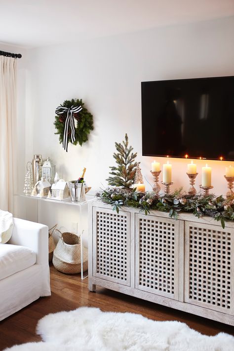 Tv Stand Styling, Tv Stand Christmas Decor, Christmas Tv Stand, Decor Ideas For Christmas, Holiday Bar Cart, Classy Christmas Decor, Christmas Living Room Decor Ideas, Christmas Living Room Decor, Christmas Tv