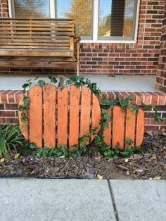 Halloween Palette, Pallet Halloween, Pallet Pumpkin, Fall Pallets, Fall Yard Decor, Fall Yard, Pallet Home Decor, 1001 Pallets, Wooden Pumpkins