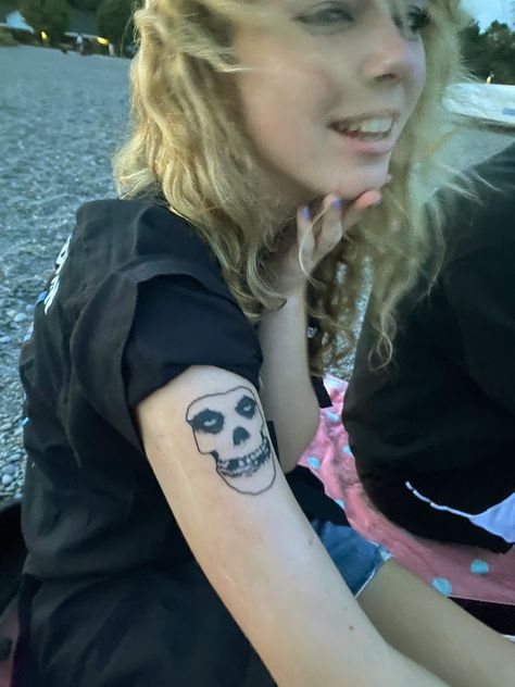 Megamind Tattoo, Misfits Skull Tattoo, Goth Henna, Misfit Tattoo, Y2k Tattoos, Heartagram Tattoo, Misfits Tattoo, Hole Tattoo, Emo Tattoos