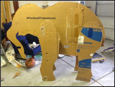 Tutorial on how to make paper mache elephant (almost life size) - Techie's DIY Adventures Paper Mache Elephant, Diy Paper Mache, Paper Mache Projects, Making Paper Mache, Paper Mache Animals, Paper Mache Clay, Baby Elephants, Trendy Diy, Paper Mache Sculpture