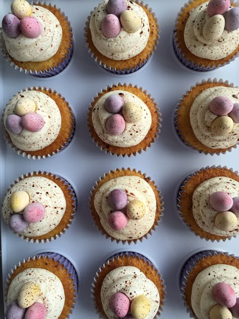 Easter Mini Eggs Recipes, Mini Egg Recipes Baking, Mini Easter Cupcakes, Mini Egg Cake, Mini Egg Baking, Easter Egg Cupcakes, Mini Egg Desserts, Mini Easter Egg Cakes, Mini Egg Cupcakes