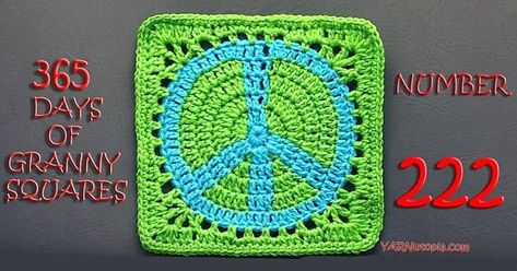 Peace Sign Granny Square, Crochet Peace Sign, Crochet Granny Squares Patterns, Crochet Granny Square Tutorial, Granny Square Projects, Granny Square Tutorial, Crochet Squares Afghan, Square Crochet Pattern, Crochet Blocks