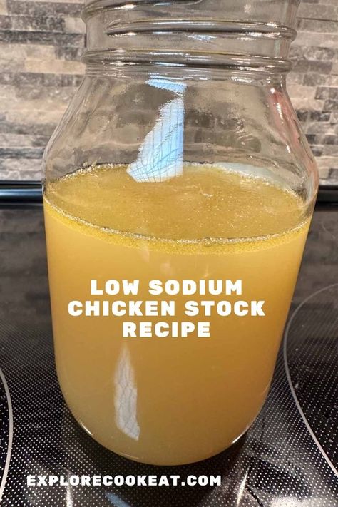 A glass jar containing chicken stock. Low Sodium Cream Of Chicken Soup, Low Sodium Bean Soup, Low Sodium Soups And Stews, Low Sodium Soup Recipe, Cardiac Recipes, Easy Low Sodium Recipes, Cardiac Health, Low Sodium Soup, Sodium Foods