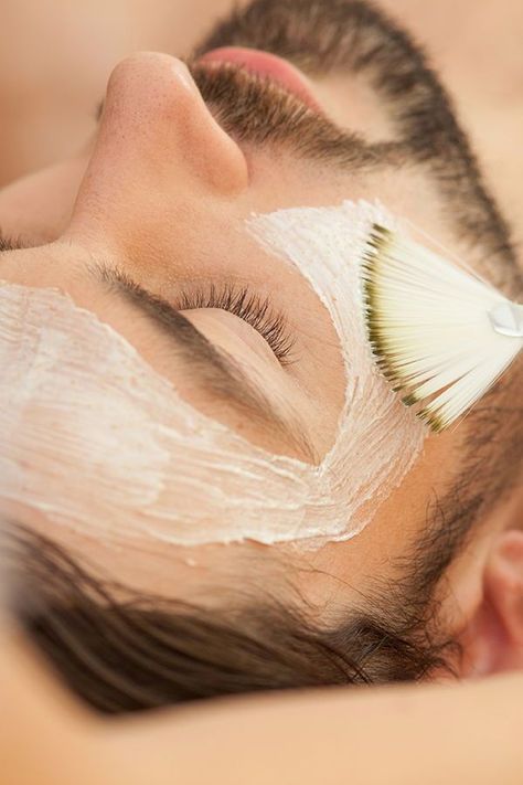 Once considered primarily for women, men are finally figuring out what they’ve been missing at the spa. Spa Photoshoot, Men Spa, Massage Dos, Peeling Facial, Mens Facial, Facial Treatments, Forest Hill, Mascara Facial, Male Grooming