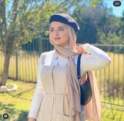 Hijab With Beret Hat, Peaky Blinders Costume, Aesthetic Hijab, Beret Fashion, Hijab Style Casual, Afghan Clothes, Cute Couple Poses, Muslim Fashion Outfits, Hijab Fashion Inspiration