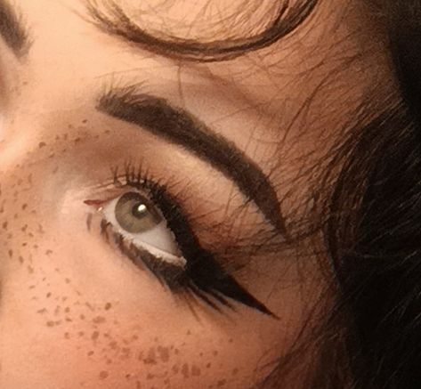 Eye makeup with egirl aesthetic Burlesque Makeup, Rockabilly Makeup, Eyeliner Lashes, E Girl Makeup, Egirl Makeup, Pin Up Makeup, Performance Makeup, Fun Makeup, Alt Makeup