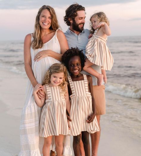 Thomas Rhett Wife, Lauren Akins, Shadow Of A Doubt, Thomas Rhett, Becoming A Father, Pregnant Wife, Three Daughters, Country Music Stars, 6th Birthday