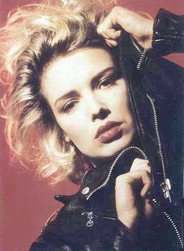 Kim Wilde 80's, Metal Girl Style, 1980’s Fashion, Kim Wilde, Leather Jacket Girl, Pat Benatar, 80s Pop, Black Leather Coat, Womens Biker Jacket