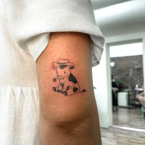 Cow Sitting Down Tattoo, Cow Tattoo Small Cute, Cow With A Cowboy Hat Tattoo, Cow In Cowboy Hat Tattoo, Cow With Hat Tattoo, Cool Cow Tattoo, Cowboy Arm Tattoos, Cowboy Animals Tattoo, Cow With Cowboy Hat Drawing