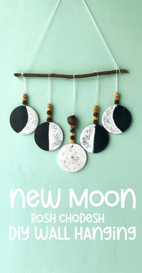 Reggio Moon Activities, Moon Projects For Preschool, Space Crafts For Adults, Moon Classroom Decor, Phases Of The Moon Art Project, Kindergarten Moon Activities, Phases Of The Moon Craft, Moon Phase Craft, Moon Phase Activity