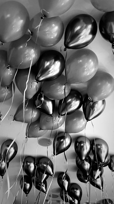 Ronan Astor, Gossip Girl Party, 30th Birthday Themes, Happy Birthday Black, Party Monster, 20th Birthday Party, House Of Balloons, Birthday Posts, Black Balloons