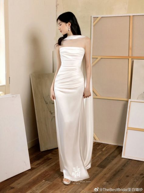 White Dinner Outfit Classy, Y2k Evening Dress, Square Neckline Formal Dress, White Dress Long Elegant, Prom Dresses Elegant Classy, Dress For Graduation High School, Long White Dress Aesthetic, Crazy Rich Asians Dress, Duchess Material Gown Styles