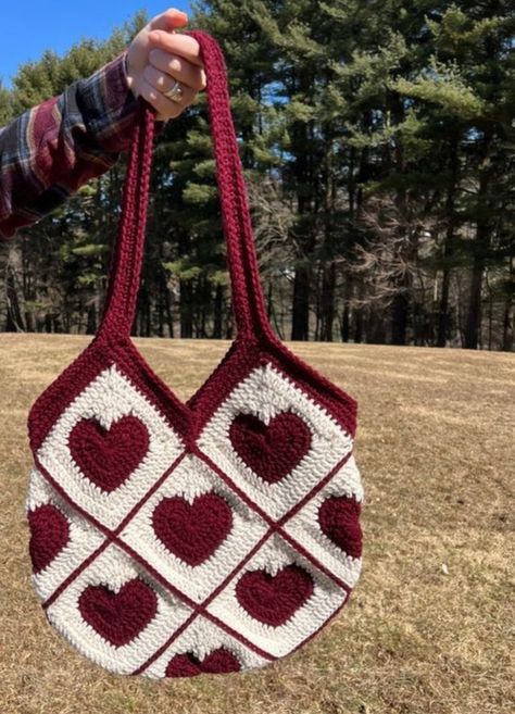 Sac Granny Square, Crochet Knit Stitches, Granny Square Bag, Valentines Crochet, Crochet Design Pattern, Crochet Flower Tutorial, January 27, Fun Crochet Projects, Crochet Diy