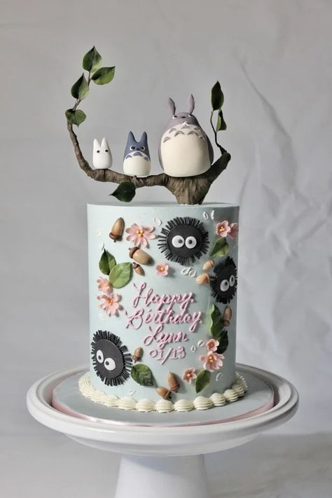 Totoro Cake Ideas, Ghibli Cake Ideas, Ghibli Wedding Cake, Totoro Cake Birthday, Totoro Birthday Cake, Studio Ghibli Cake, Totoro Party Decorations, Ghibli Cake, Totoro Birthday Party