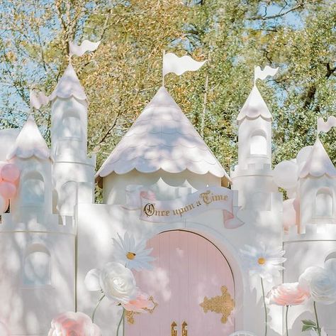 Disney Castle Birthday Party, Ballerina Birthday Party Decorations, Castle Birthday Party, Castle Birthday, Ballet Birthday Party, Castle Party, Outdoor Playhouse, Castle Backdrop, Cardboard Castle