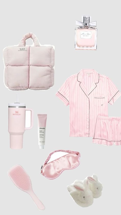 Sleepover Sleepover Fits, Sleepover Supplies, Perfect Sleepover, Trip Essentials Packing Lists, Girl Sleepover, Pj Party, Cozy Outfits, Packing Lists, Trip Essentials