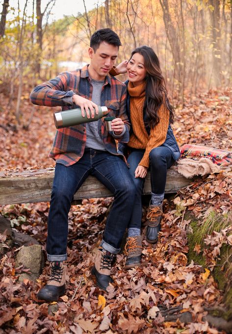 new england fall his and hers outfits_couples fashion Fall Couple Outfits, Winter Engagement Photos Outfits, Portret Feminin, Fall Photo Shoot Outfits, Wedding Fotos, Engagement Photo Outfits Fall, Engagement Picture Outfits, Fall Shoot, Fall Family Photo Outfits