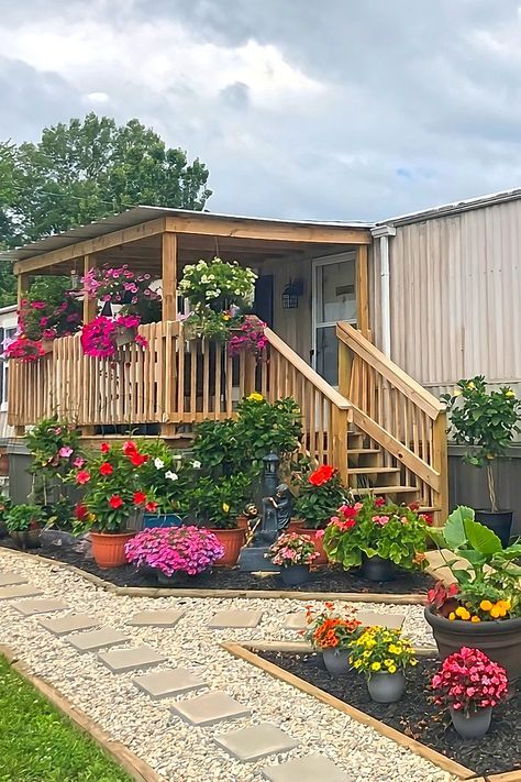 11 Stunning Mobile Home Flower Bed Ideas Landscaping For Mobile Homes Front Yards, Yard Landscaping Mobile Home, Mobile Home Walkway Ideas, Landscape Ideas For Mobile Homes, Flowers On Deck Ideas, Mobile Home Yard Ideas Landscaping, Mobile Home Garden Ideas, Mobile Home Patio Ideas, Mobile Home Garden