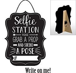 Graduation Party Ideas 2023, Party Photo Display, Selfie Station Ideas, Selfie Station Sign, Photo Display Ideas, Selfie Station, Party Decorations Table, Graduation Photo Booth, Graduation Party High