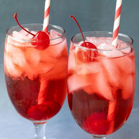 Shirley Temple Homemade Grenadine Recipe, Shirley Temple Recipe, Turkey Side Dishes, Shirley Temple Drink, Easy Holiday Desserts, Recipe For Dinner, Cocktail Umbrellas, Vodka Brands, Kid Drinks