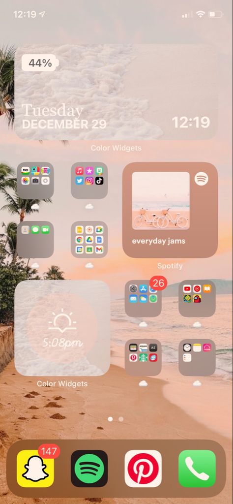 How To Organize Your Iphone Home Screen, Organizing Phone Apps Aesthetic, Iphone Homescreen Organization Ideas, Homescreen Organization Iphone, Homescreen Organization, Organize Phone, Phone Apps Iphone, Organize Phone Apps, Iphone Layouts