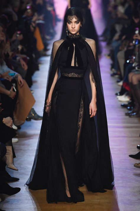 Elie Saab Fall 2018 Couture Dior, Elie Saab Fall, Fantasy Fashion, Fall 2018, Dark Fashion, Elie Saab, Mode Inspiration, Fancy Dresses, Couture Fashion