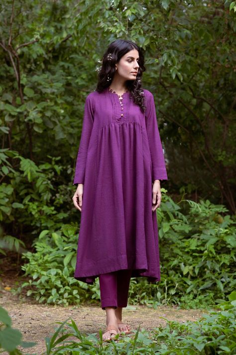 A Line Frock, Maternity Kurti, College Dress, Girls Dresses Sewing, Simple Kurta Designs, Simple Kurti Designs, Casual Indian Fashion, Cute Buttons, Fashion Sketches Dresses