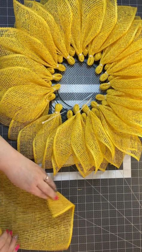 How To Make A Sunflower Wreath Deco Mesh, Burlap Flowers Diy How To Make, Sunflower Wreath Tutorial, How To Make Sunflower Wreath, Sunflower Ribbon Wreath, Burlap Sunflower Wreath Diy Tutorial, How To Make A Burlap Wreath, Mesh Wreaths How To Make, How To Make A Wreath With Mesh