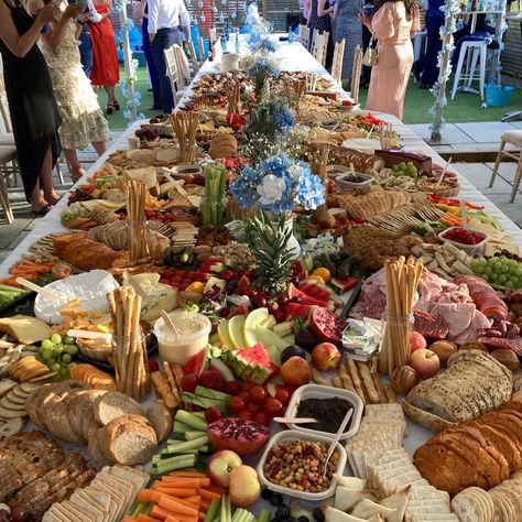 Wedding food Wedding Food Vans, Hog Roast Wedding, Elegant Wedding Food, Wedding Meal Ideas, Southern Wedding Food, Wedding Food Display, Food Vans, Food Wastage, Vegan Wedding