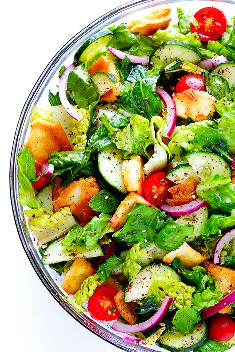 Salad Fattoush, Fattoush Salad Recipe, Lebanese Salad, Fattoush Salad, Resep Salad, Green Salad Recipes, Gimme Some Oven, Lebanese Recipes, Idee Pasto Sano