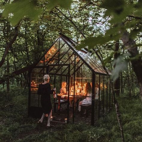 Design Obsesion: Black  Glass Greenhouses Glass Green House, Greenhouse Plans, Greenhouse Gardening, The Secret Garden, Garden Art Sculptures, Garden Cottage, Glass House, Garden Room, Dream Garden